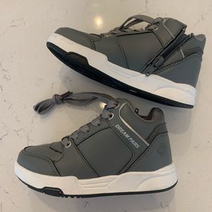 Grey leather sneakers. NEW
